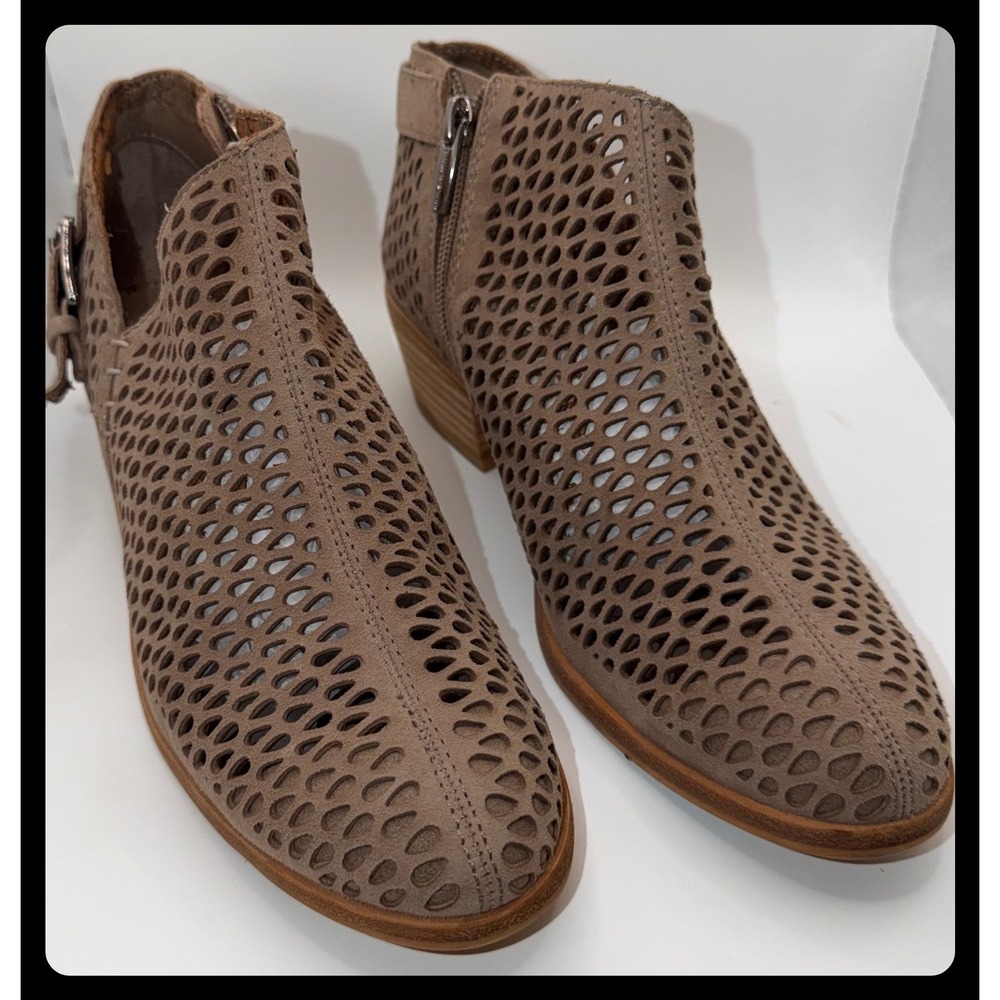 Vince Camuto Phandra Ankle Booties Womens 7.5 Brown Laser Cut Buckle Boot